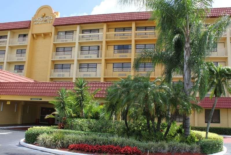 拉昆塔大学路珊瑚泉旅馆及套房酒店 科勒尔斯普林斯 外观 照片